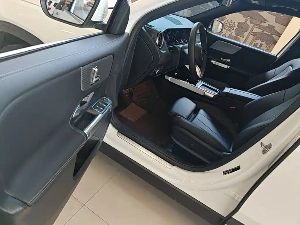 Mercedes-Benz GLB — миниатюра 16