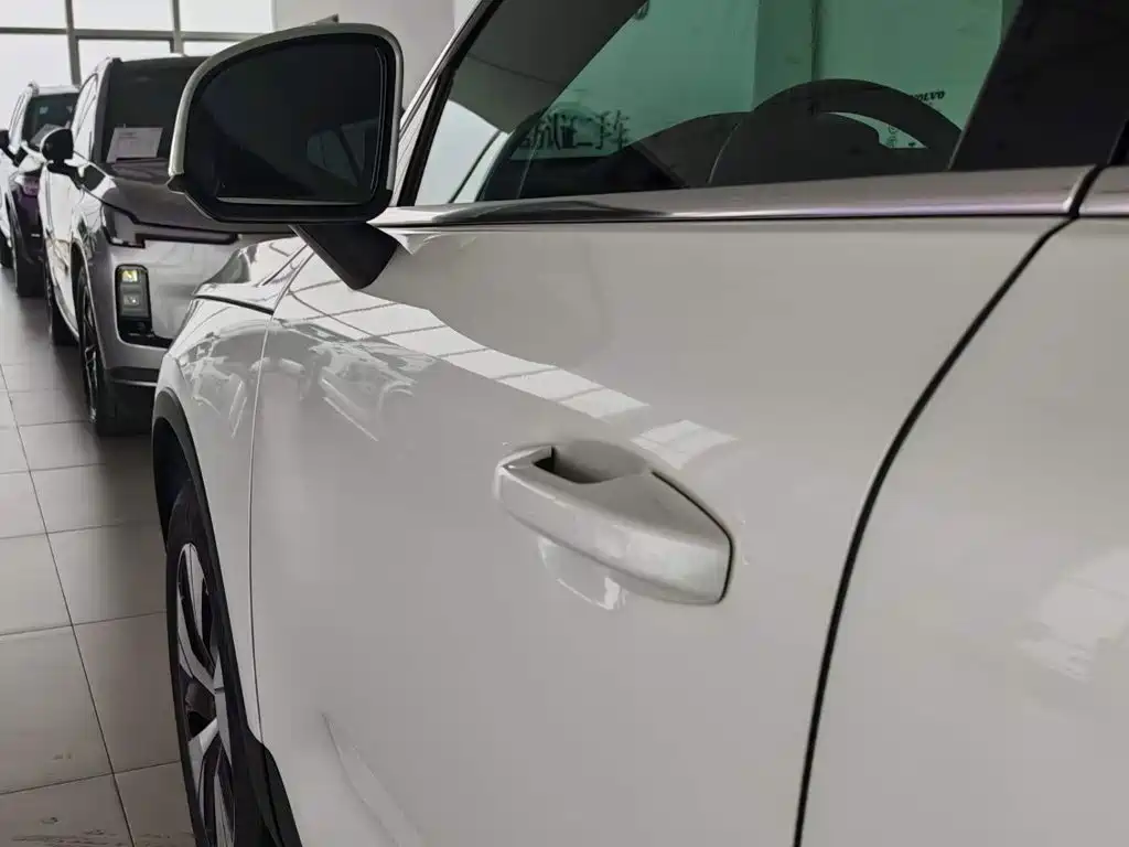 Volvo XC40 — миниатюра 7