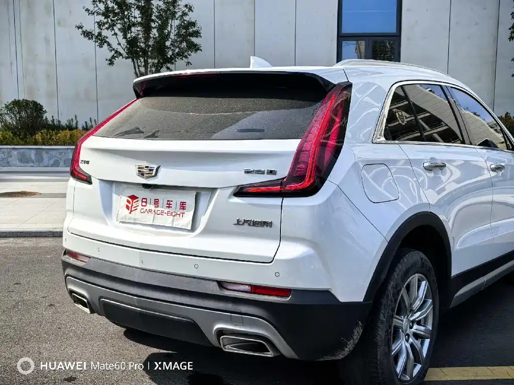 CADILLAC XT4