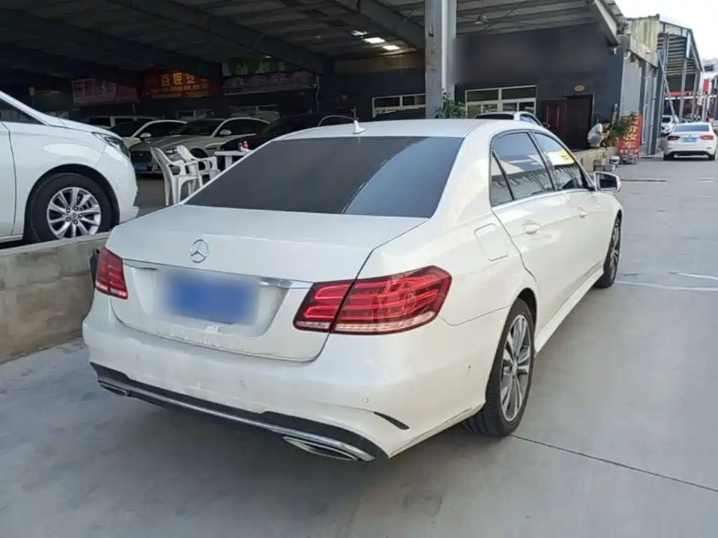 Mercedes-Benz E-Class — миниатюра 7