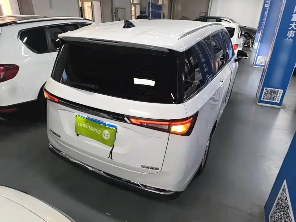 Wuling Jiachen — миниатюра 7