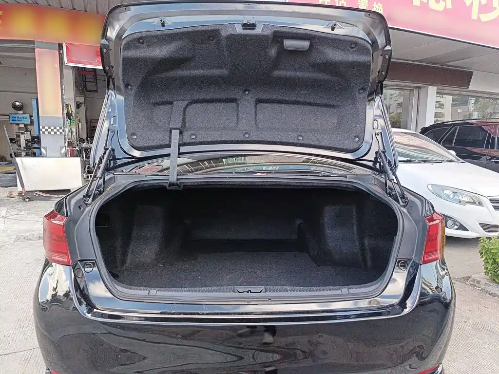 Toyota Crown — миниатюра 19