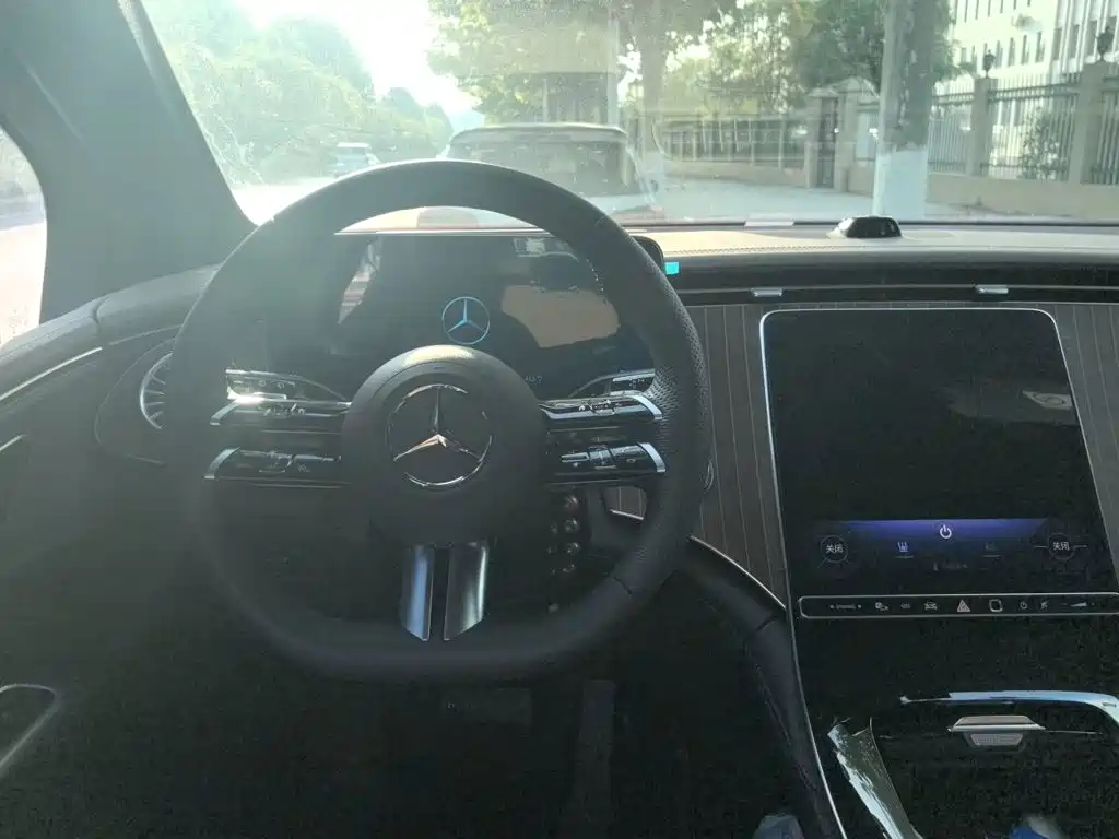 Mercedes-Benz EQE SUV — миниатюра 6