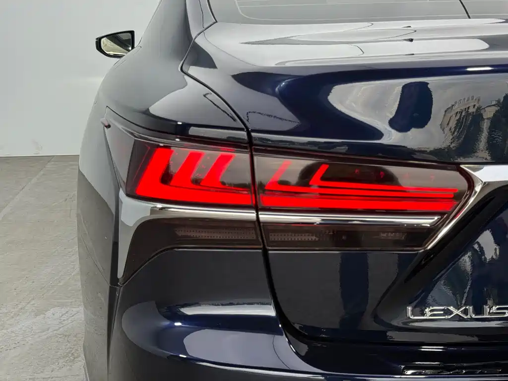 Lexus LS — миниатюра 13