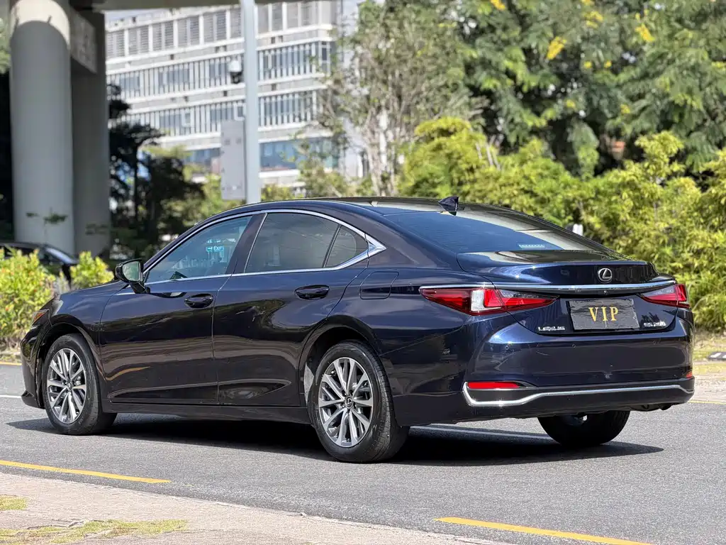 Lexus ES — миниатюра 14