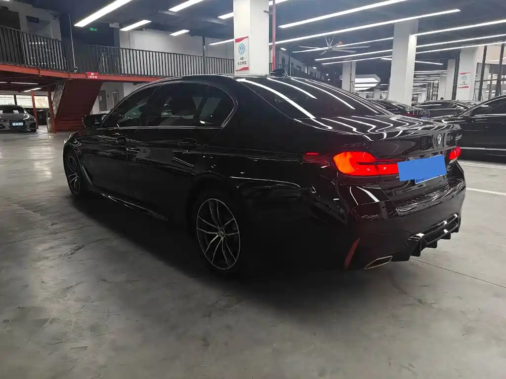 BMW 5 Series — миниатюра 12
