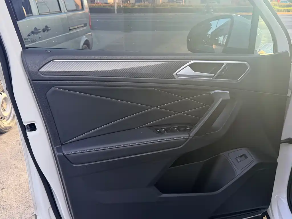 Volkswagen Tiguan L — миниатюра 5