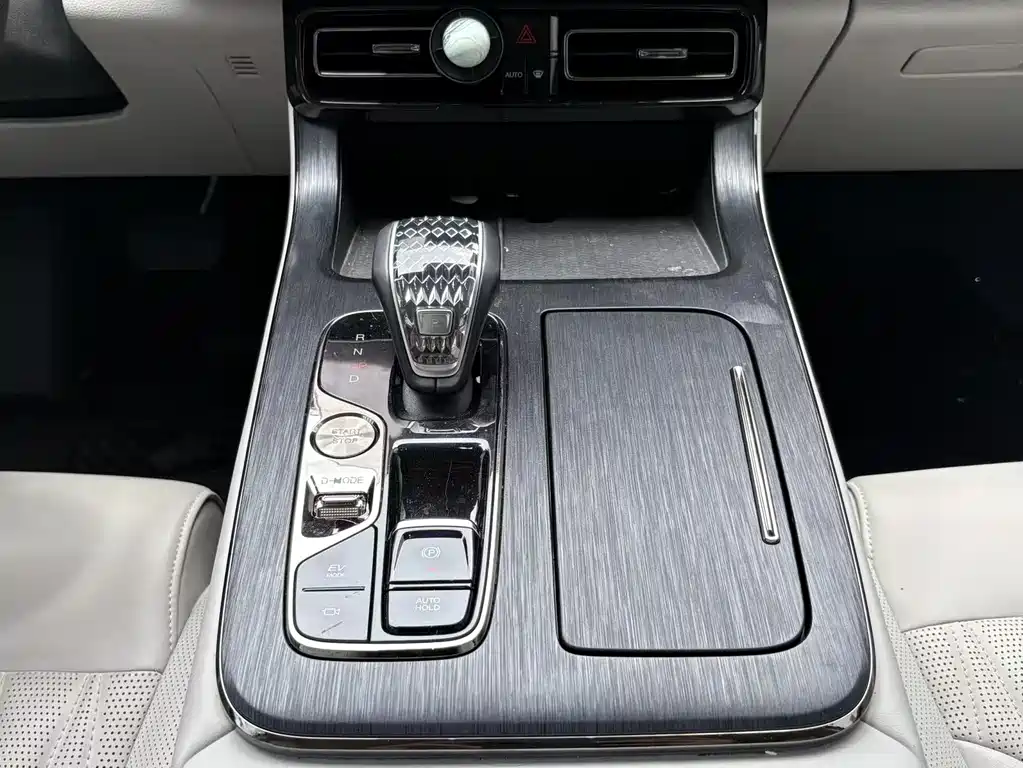 GAC GS8 2022 2.0TM Luxury （ мест）
