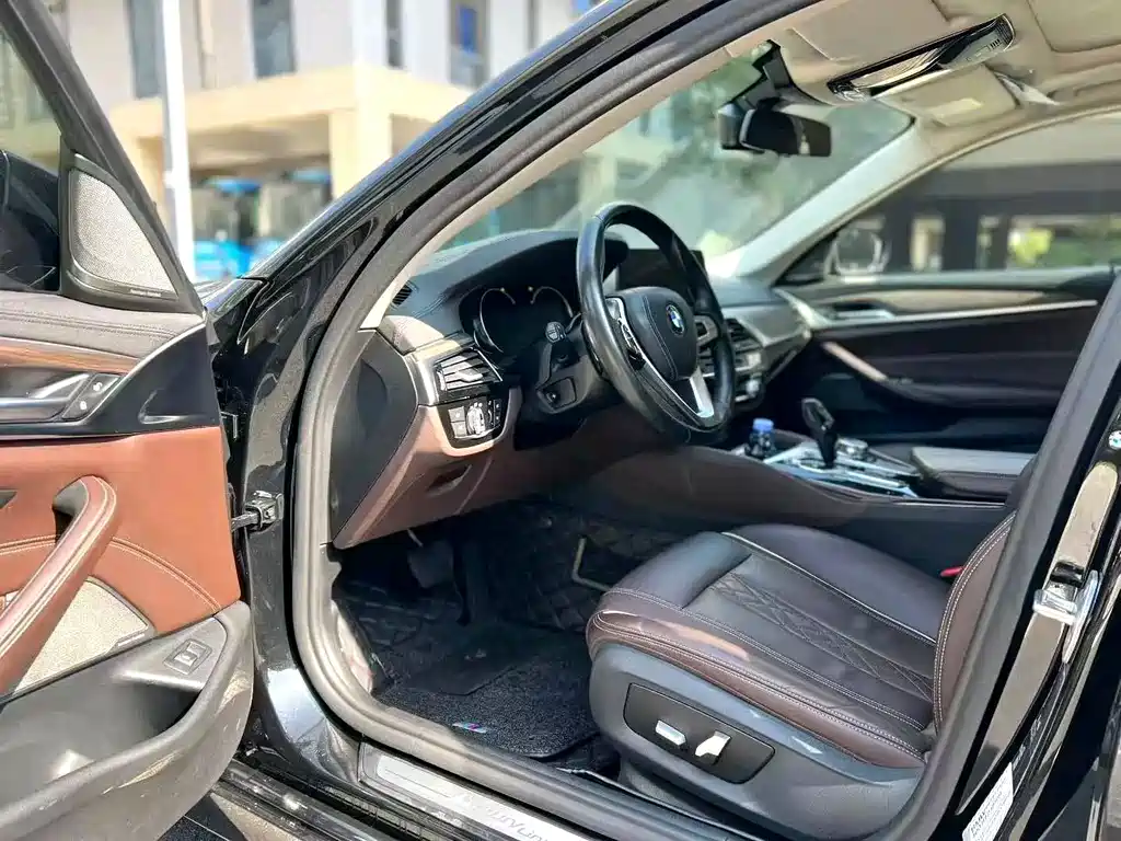 BMW 5 Series — миниатюра 3