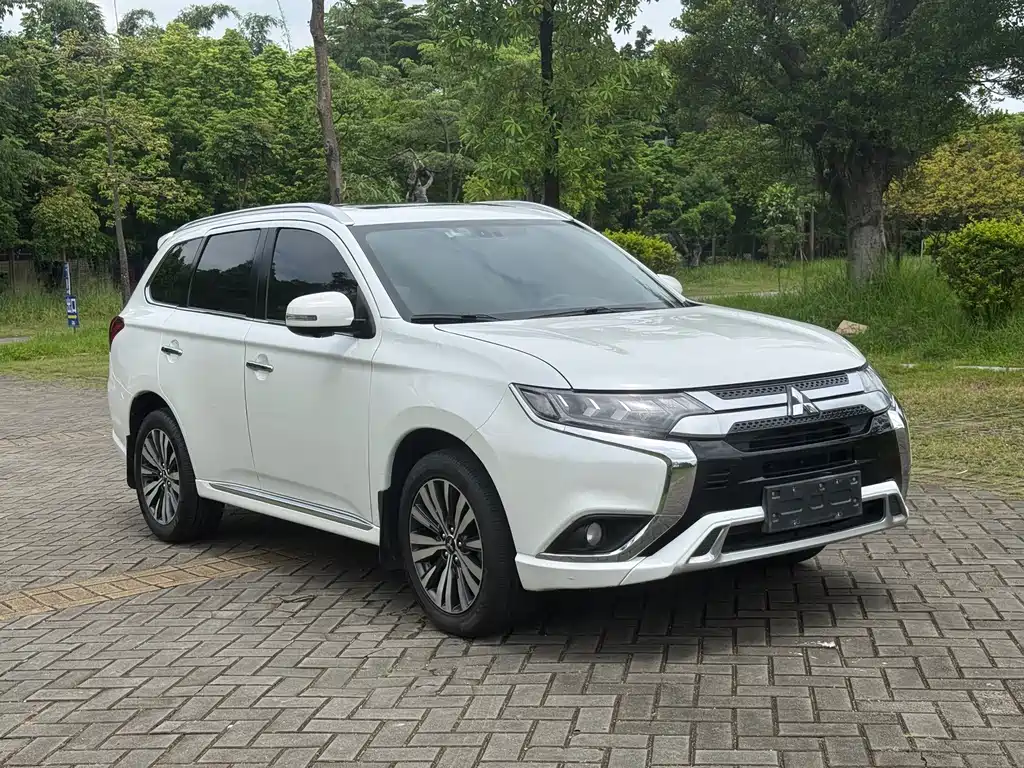 Mitsubishi Outlander — миниатюра 3