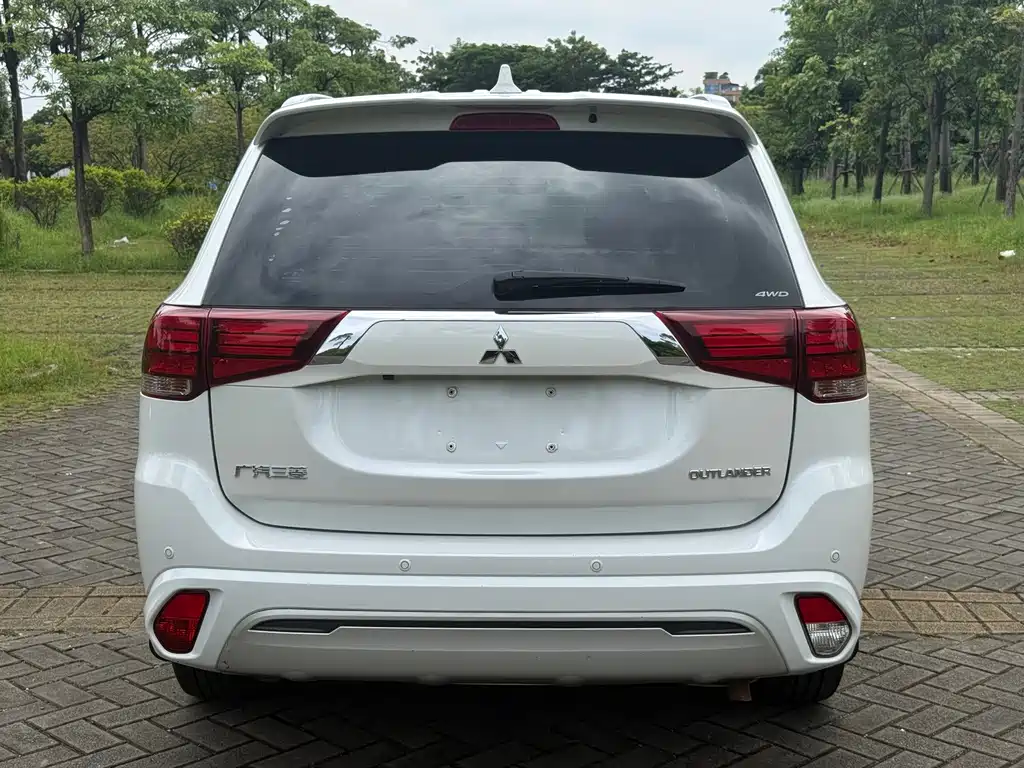 Mitsubishi Outlander — миниатюра 12
