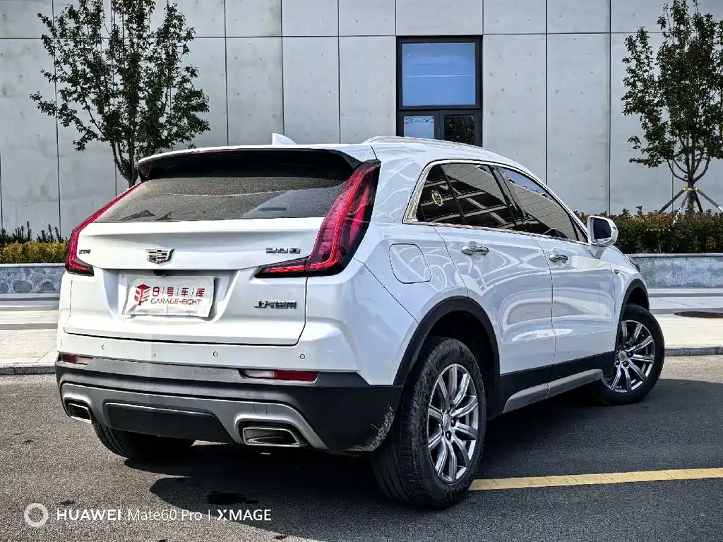 CADILLAC XT4