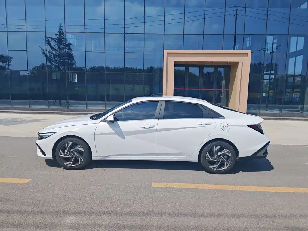 Hyundai Elantra — миниатюра 13