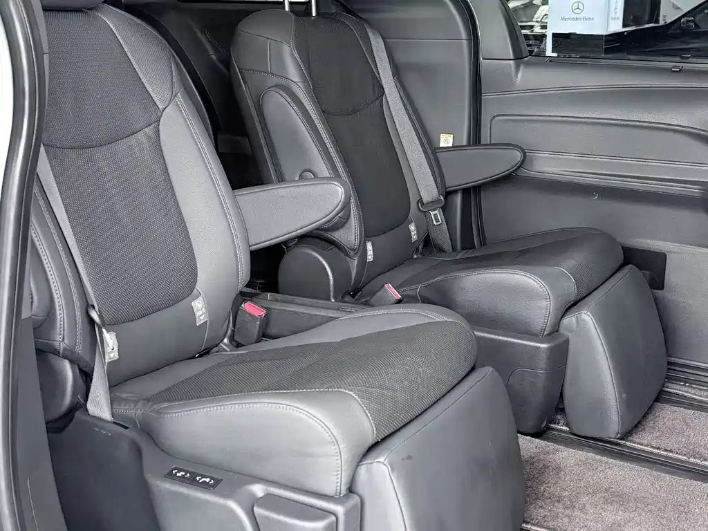 Toyota Sienna — миниатюра 9