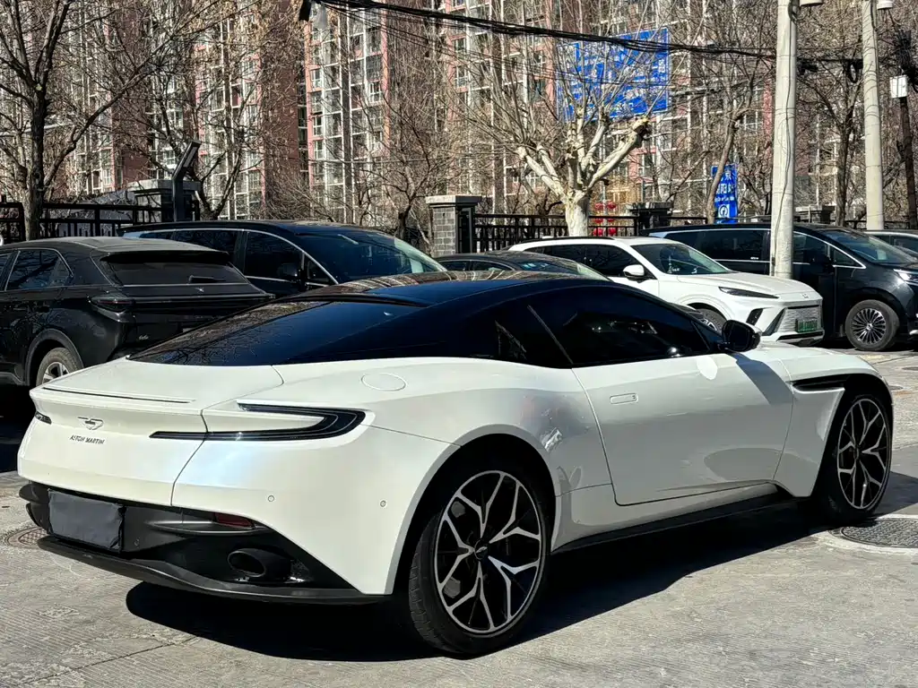 Aston Martin DB11 2019 4.0T V8 Coupe
