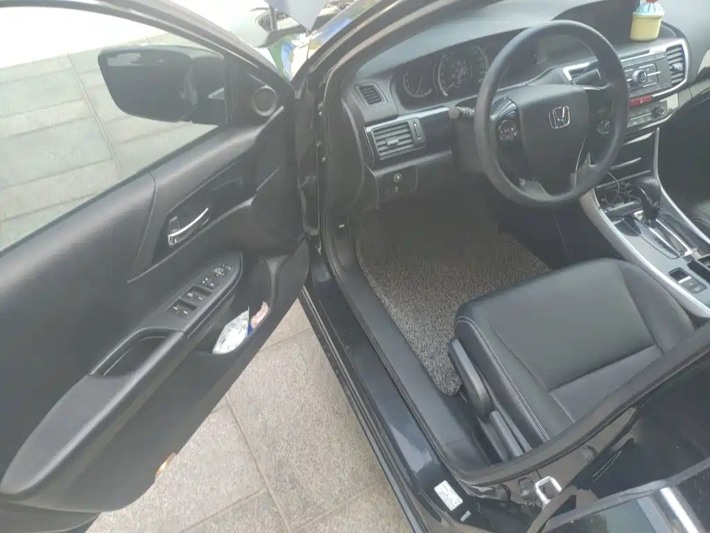 Honda Accord — миниатюра 12