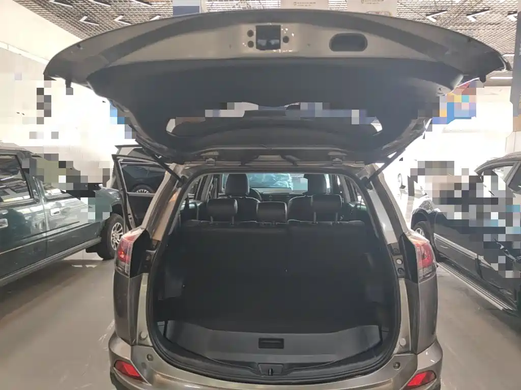 Toyota RAV4 — миниатюра 19
