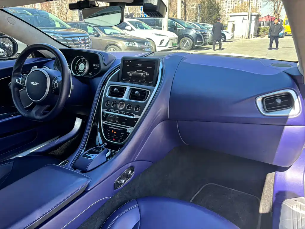 Aston Martin DB11 2019 4.0T V8 Coupe