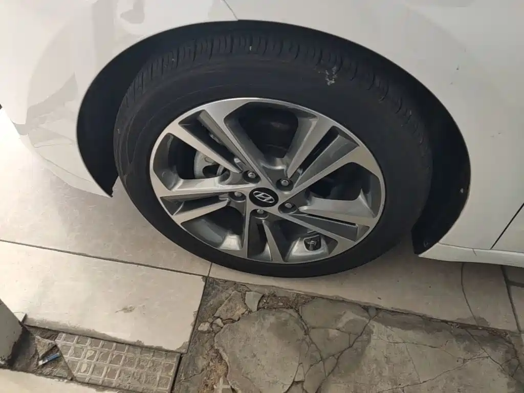 Hyundai Elantra — миниатюра 23