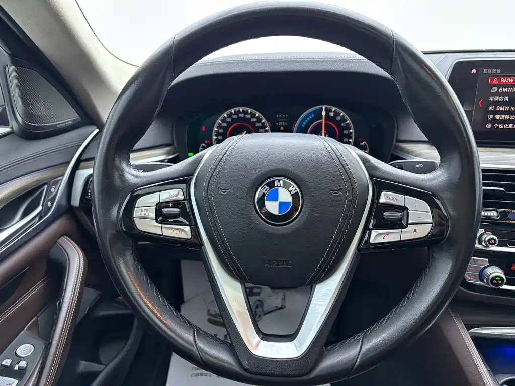 BMW 5 Series New Energy — миниатюра 13