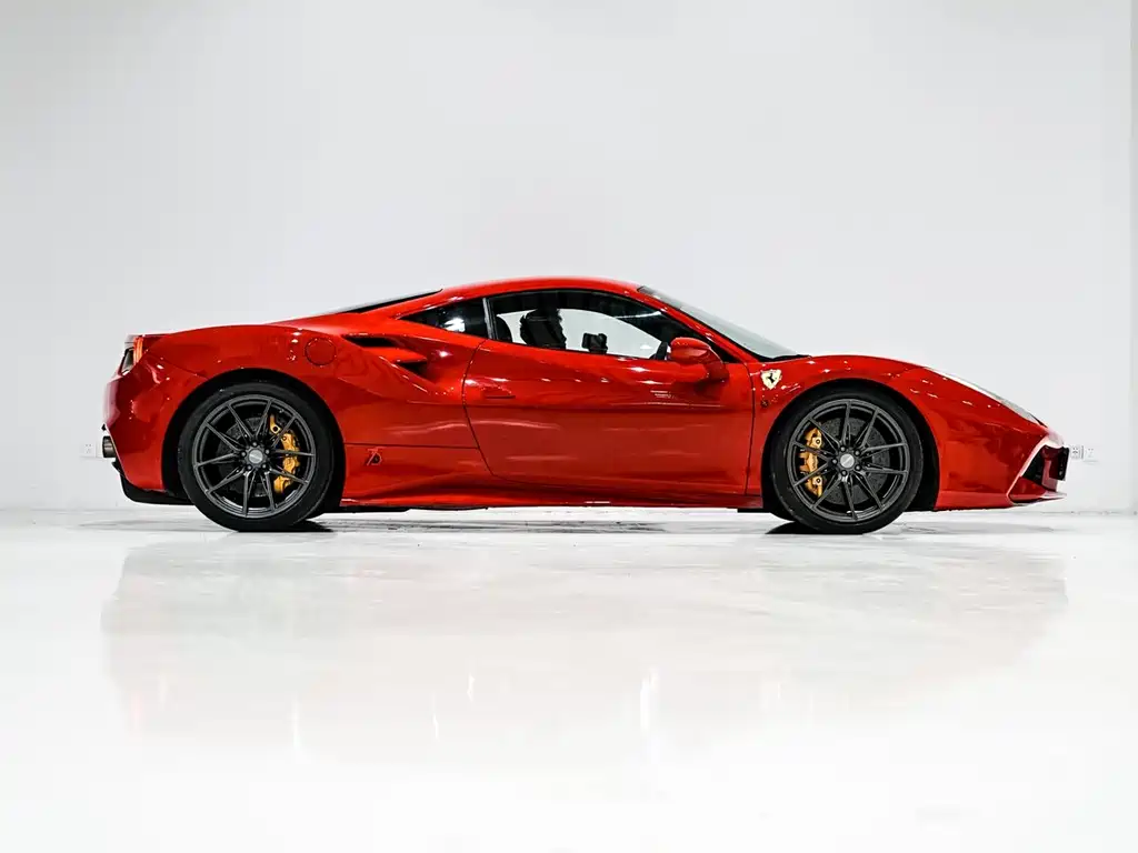 FERRARI 488