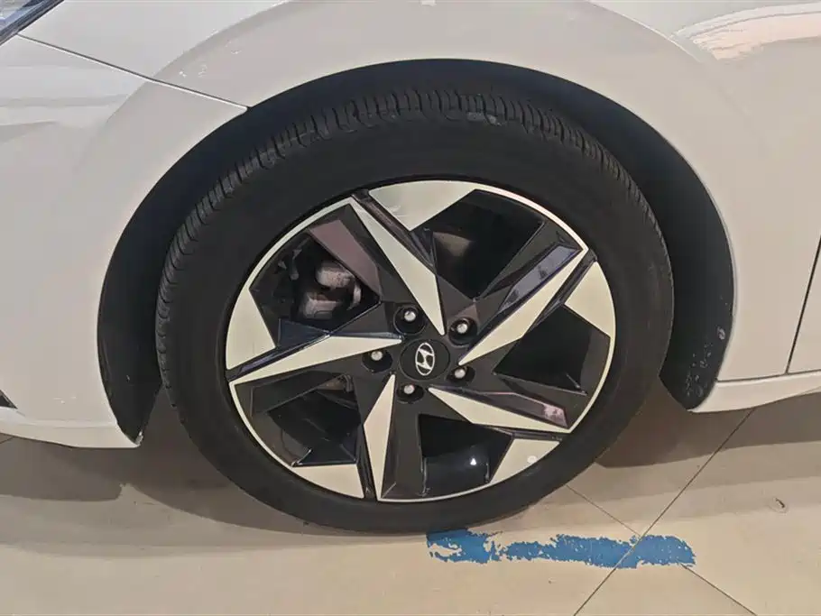 Hyundai Elantra - фото 6