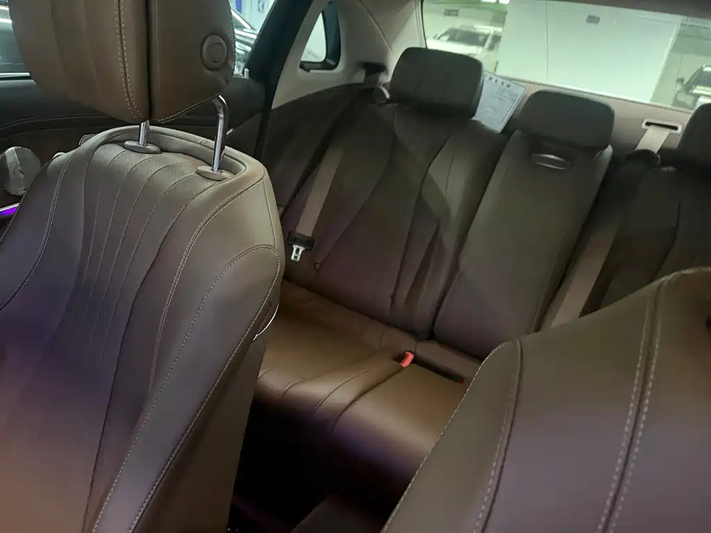 Mercedes-Benz E-Class — миниатюра 10