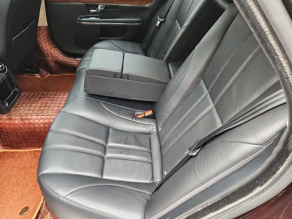 Jaguar XJ — миниатюра 12