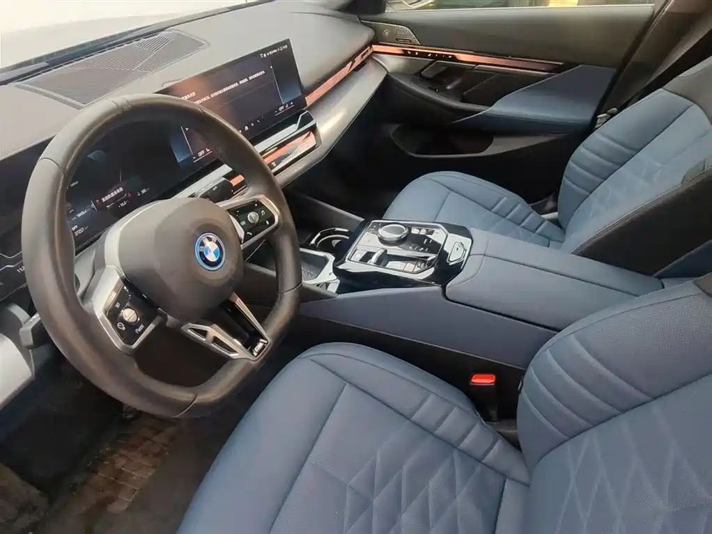 BMW i5 — миниатюра 8