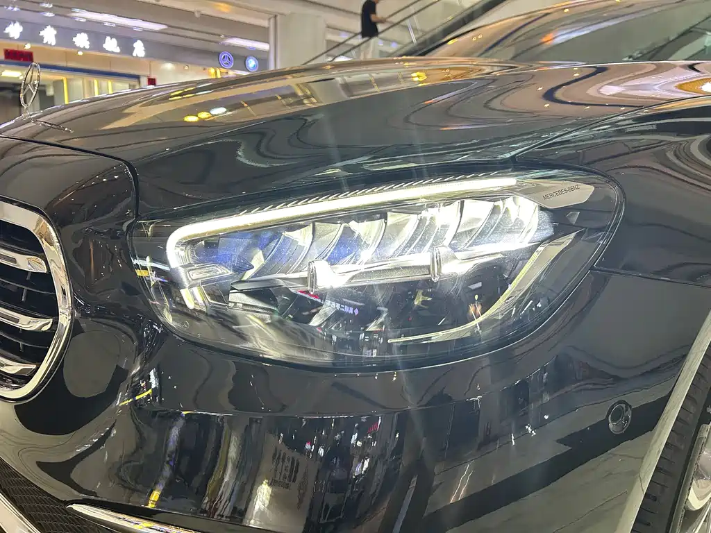 Mercedes-Benz E-Class — миниатюра 17