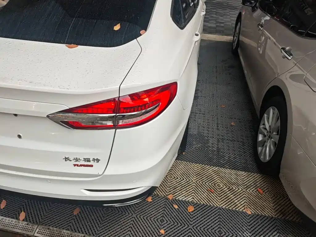 Ford Mondeo — миниатюра 8