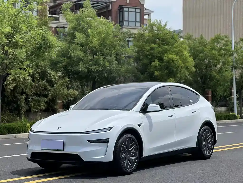 Tesla Model Y L 2026