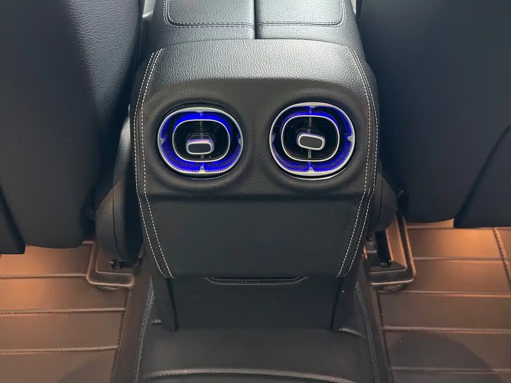 Mercedes-Benz C-Class — миниатюра 8