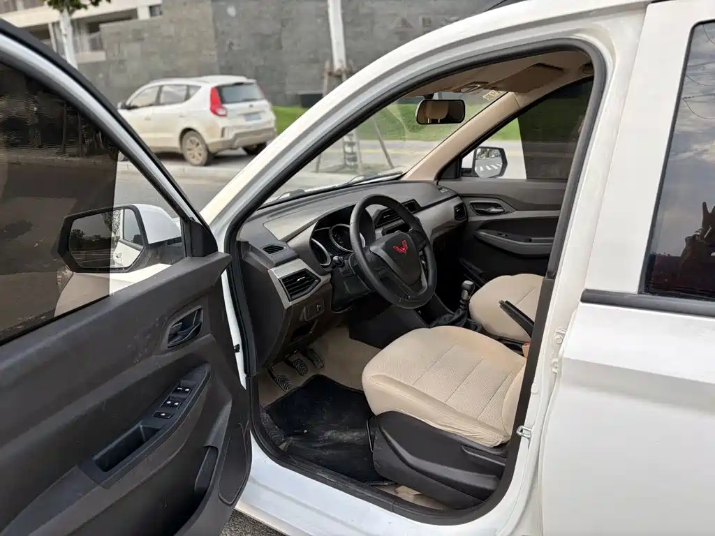 Wuling Hongguang — миниатюра 11