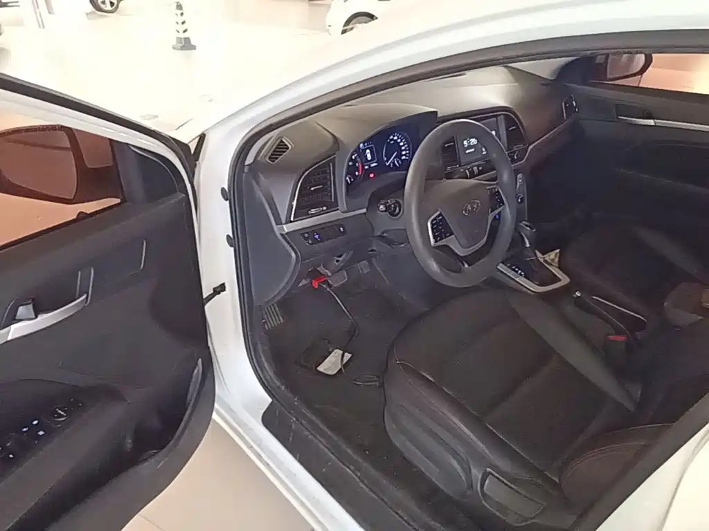 Hyundai Elantra — миниатюра 16