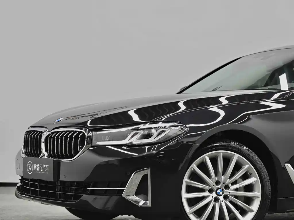 BMW 5 Series — миниатюра 7