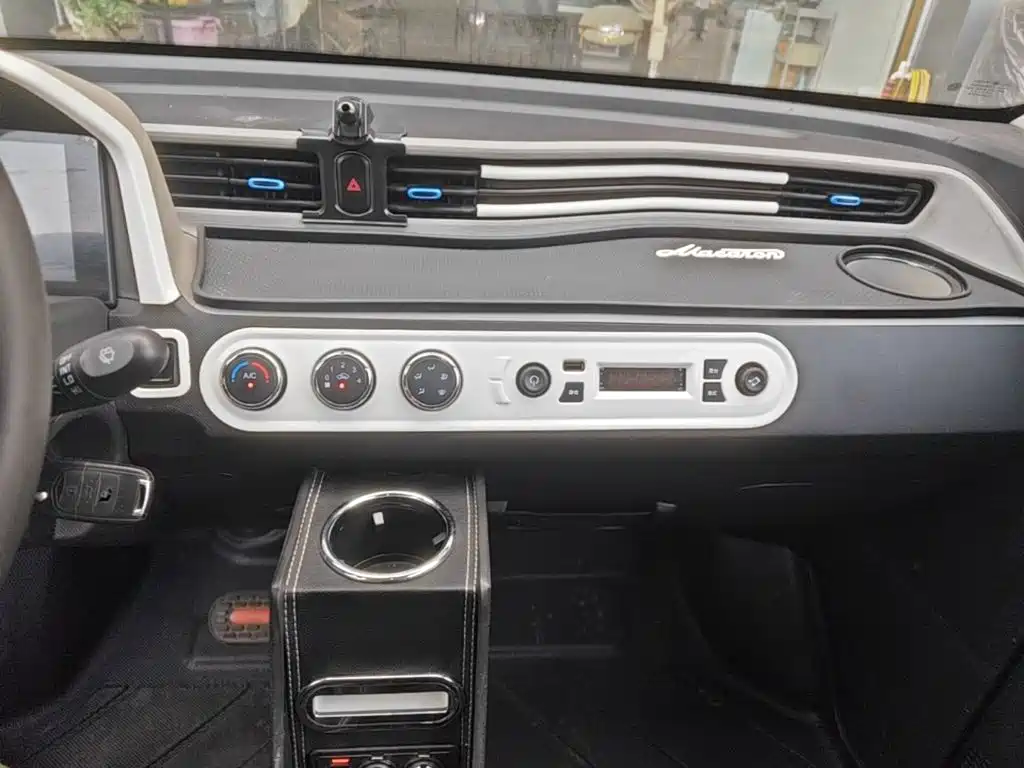 Wuling MINIEV — миниатюра 13