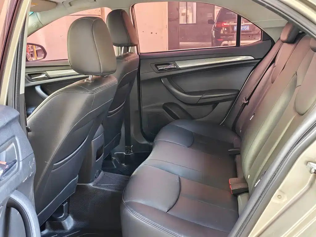 Roewe 360 — миниатюра 9