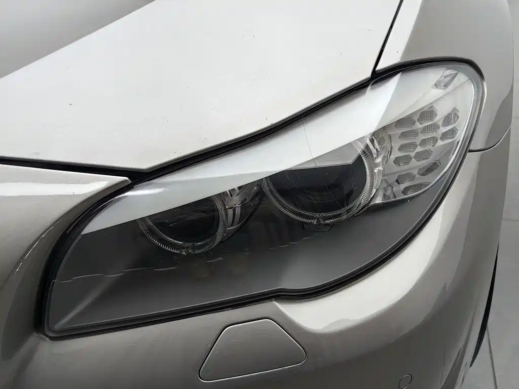 BMW 5 Series — миниатюра 7