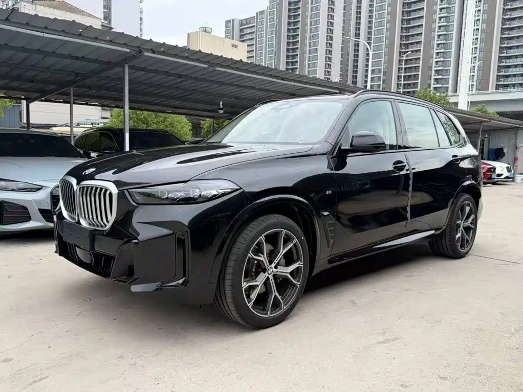 宝马X5 2026款 改款 xDrive 30Li 尊享型M运动曜夜套装 2026
