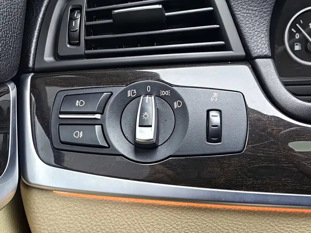 BMW 5 Series — миниатюра 21