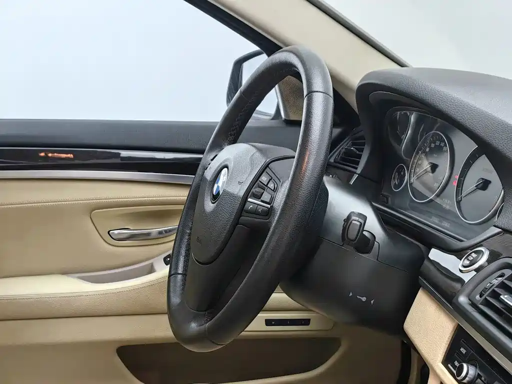 BMW 5 Series — миниатюра 22