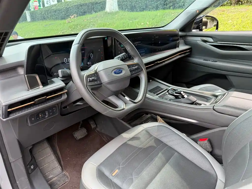 Ford Edge 2023 L 2.0T EcoBoost мест