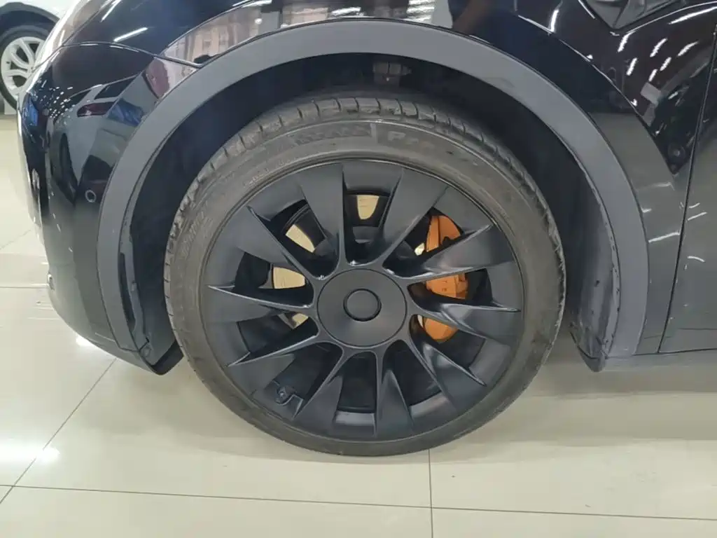 Tesla Model Y — миниатюра 23