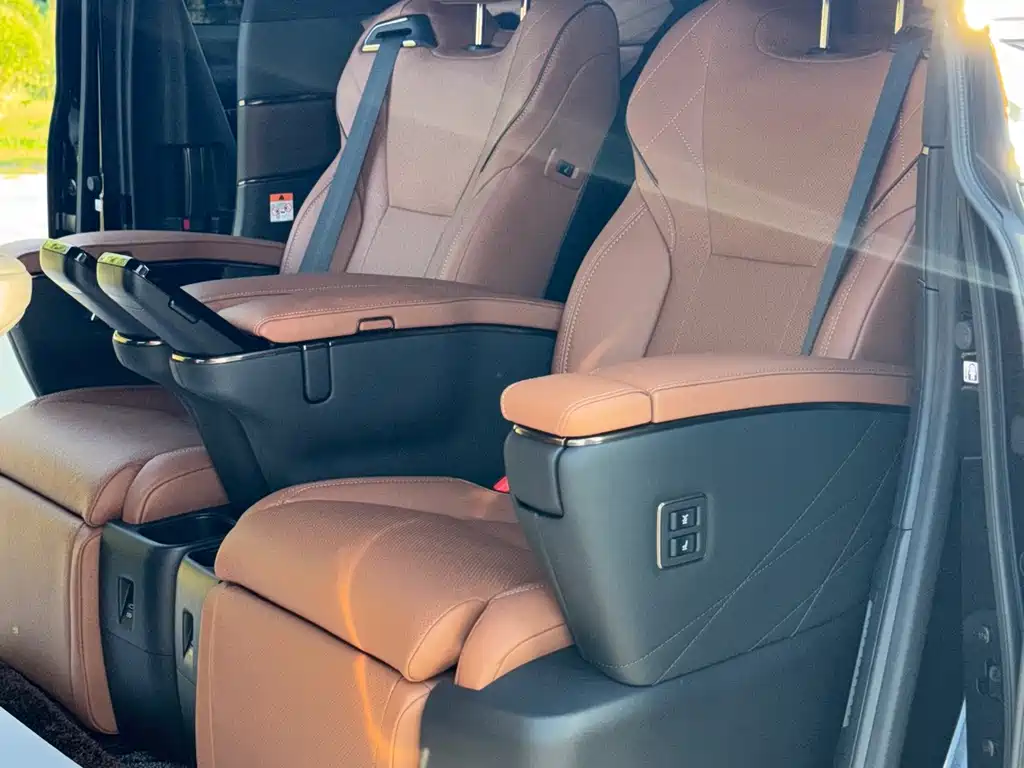 Toyota Vellfire — миниатюра 7