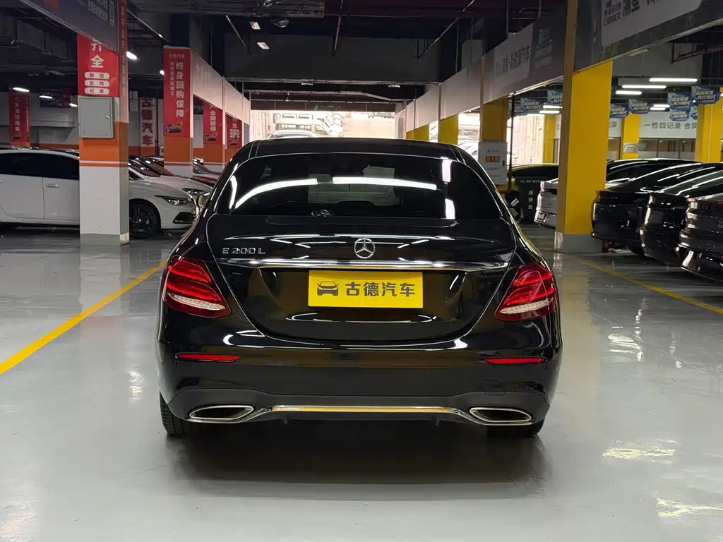 Mercedes-Benz E-Class — миниатюра 6