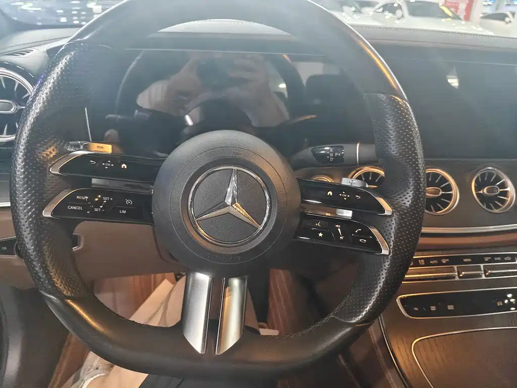 Mercedes-Benz E-Class — миниатюра 6