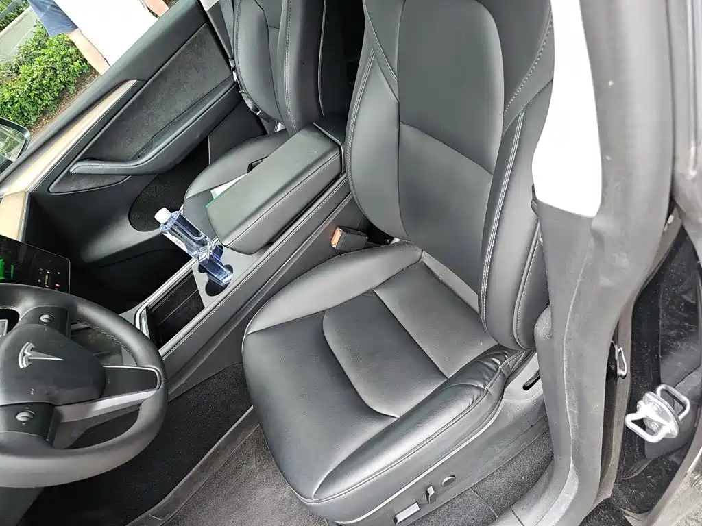 Tesla Model Y — миниатюра 11