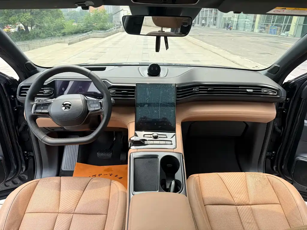 NIO ES8 2020 580KM мест
