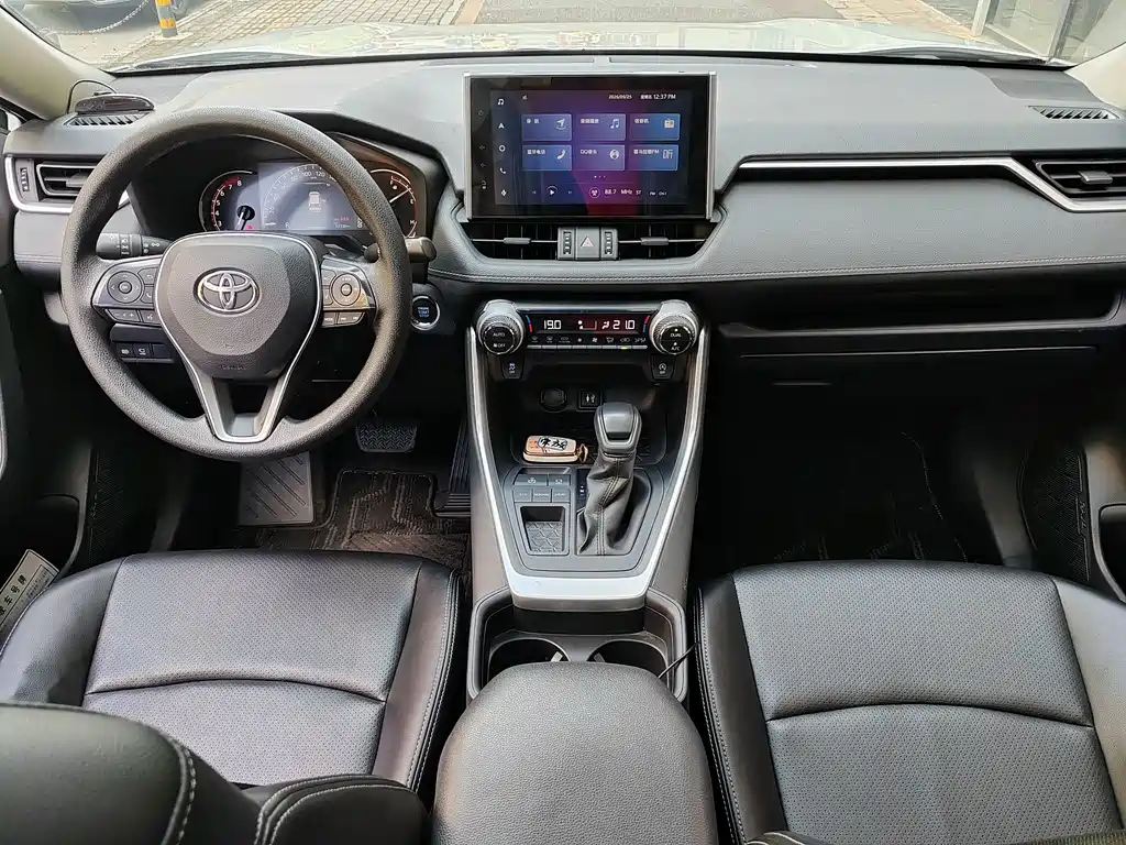 Toyota RAV4 — миниатюра 7
